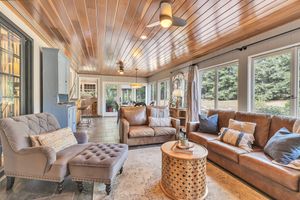 Real estate photographer in the Pittsburgh area with over 5 years of experience. Serving Beaver, Allegheny, Lawerence, and Butler counties.