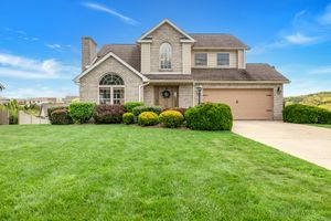 Real estate photographer in the Pittsburgh area with over 5 years of experience. Serving Beaver, Allegheny, Lawerence, and Butler counties.