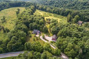 Real estate photographer in the Pittsburgh area with over 5 years of experience. Serving Beaver, Allegheny, Lawerence, and Butler counties.