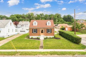 Real estate photographer in the Pittsburgh area with over 5 years of experience. Serving Beaver, Allegheny, Lawerence, and Butler counties.