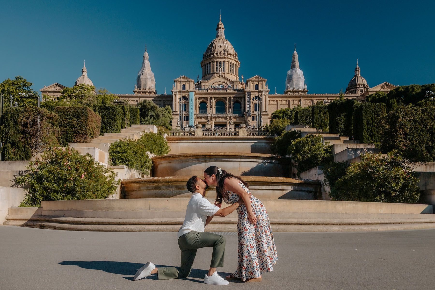 Clever crowd-blocking proposal angle close to the cascading water fountains of Montjuic palace