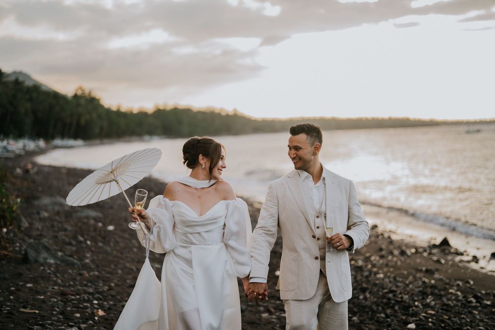 Wedding photography at Tejakula Bali overlooking the ocean.