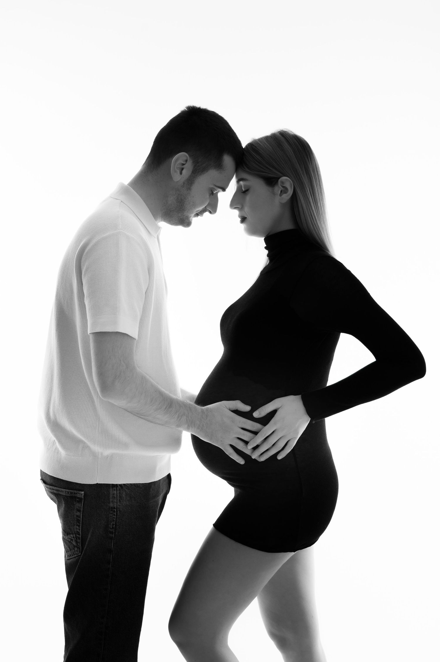 abito aderente maternity che valorizza il pancione