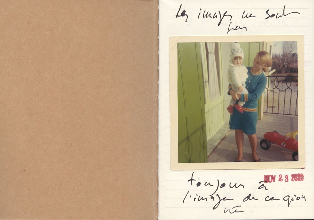 Vintage 1970s Polaroid photo of a woman holding a baby outdoors, with French handwritten notes on the border.