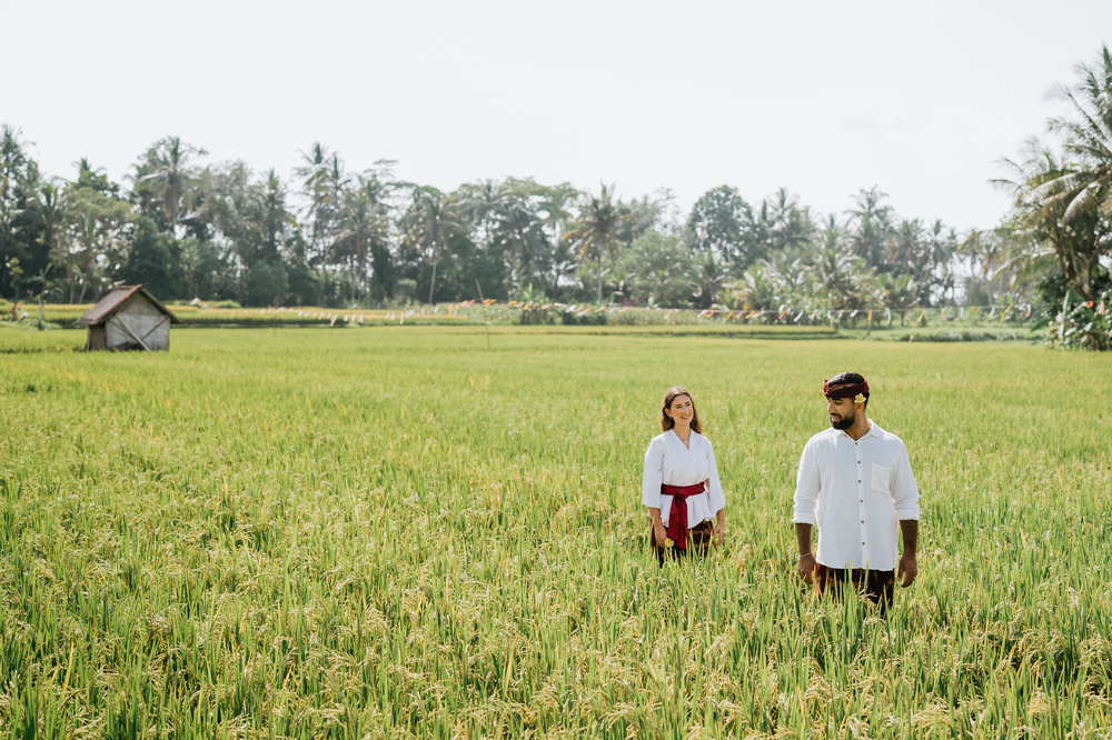 Couple wearing traditional Balinese attire during a photoshoot at The Wakanda Ubud.