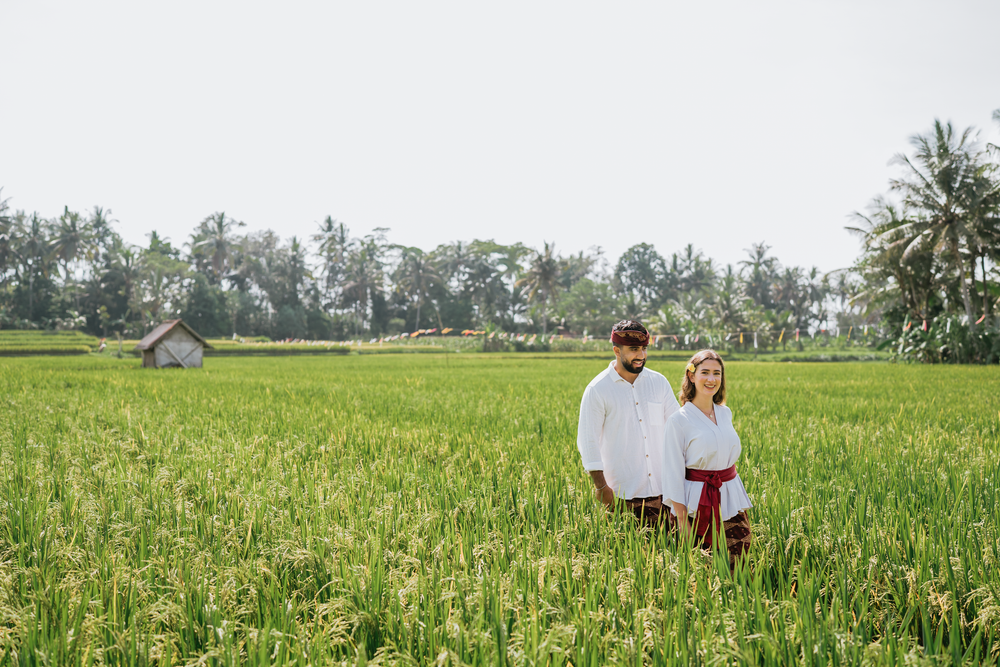 Couple wearing traditional Balinese attire during a photoshoot at The Wakanda Ubud.