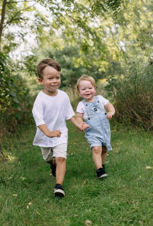 Family Mini Session, Photographer Near Me, Bay of Quinte, Family Photographer, Travel Photographer, Prince Edward County, Fall Family Photos