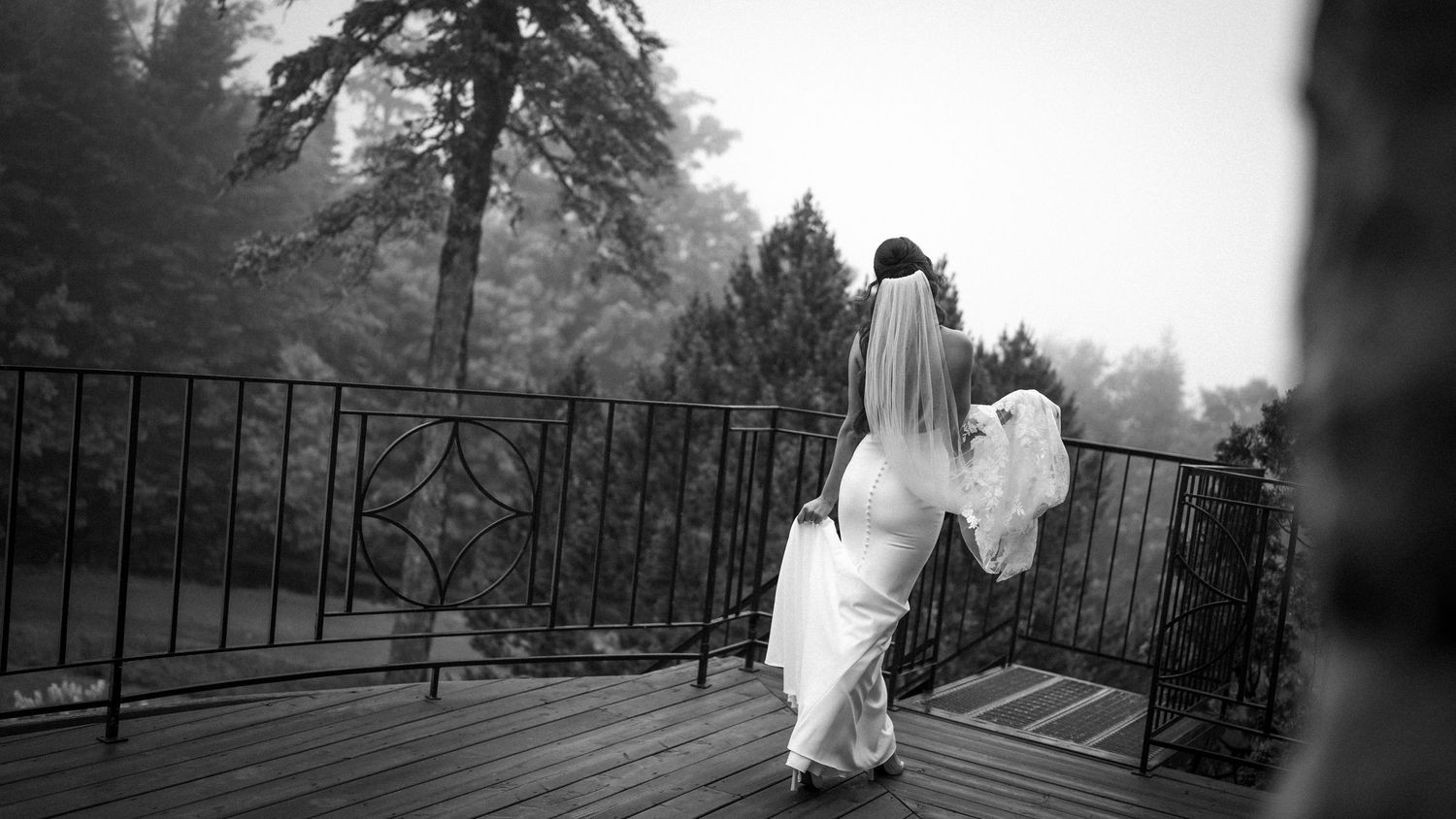 Photographe de mariage Canadien au style candide et éditorial. Des Photos de mariage remplies d’élégance prises à Sainte-Agathe.