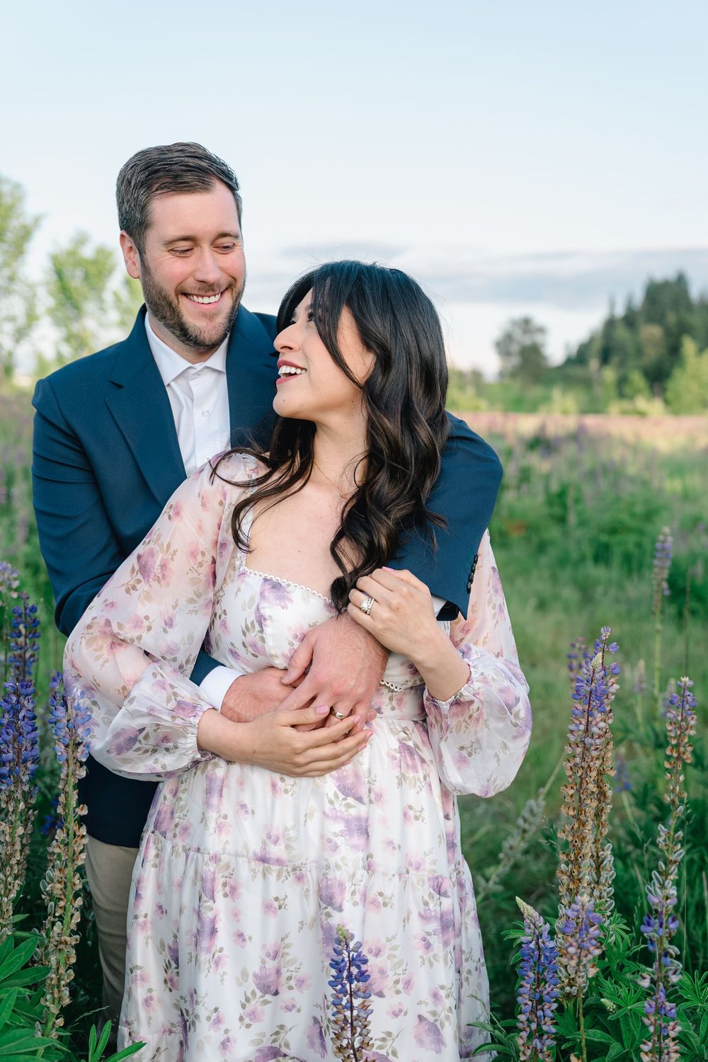 outdoor engagement photography session, Port Orchard engagement portraits, family photographer near me Spokane