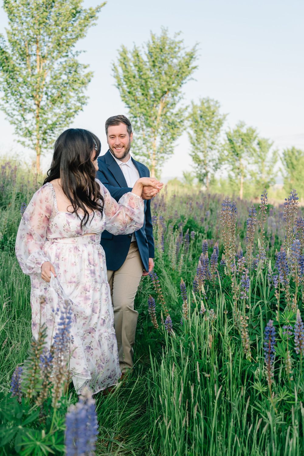 outdoor engagement photography session, Port Orchard engagement portraits, family photographer near me Spokane
