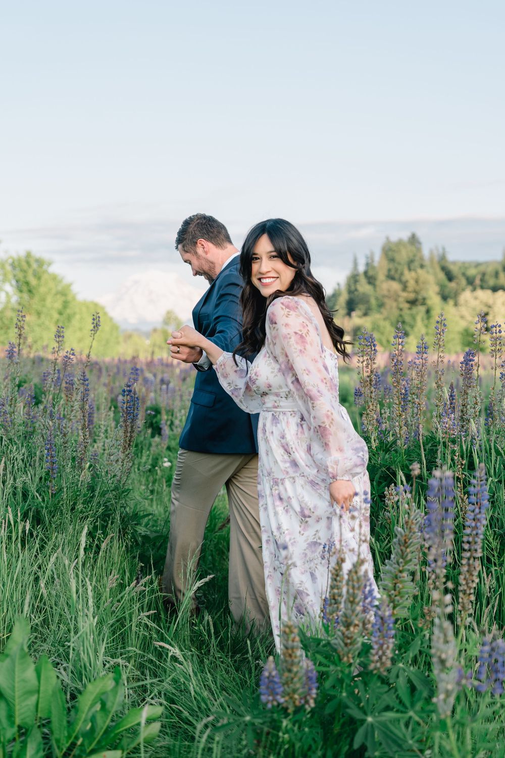 outdoor engagement photography session, Port Orchard engagement portraits, family photographer near me Spokane