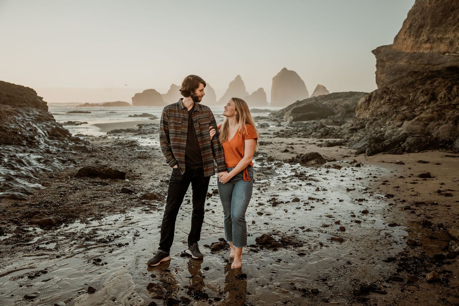 Oregon coast engagement photographer. Oregon coast Elopement photographer. Oregon coast wedding photographer.