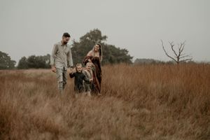 Alle magie die je ziet tijdens een gezellige en ontspannen fotoshoot met de familie. Strabrechtse heide.