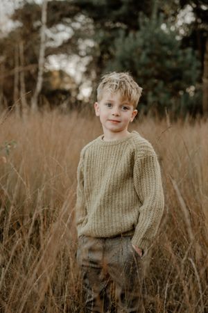 Een knap lief kindje tijdens een familie shoot met zijn ouders.