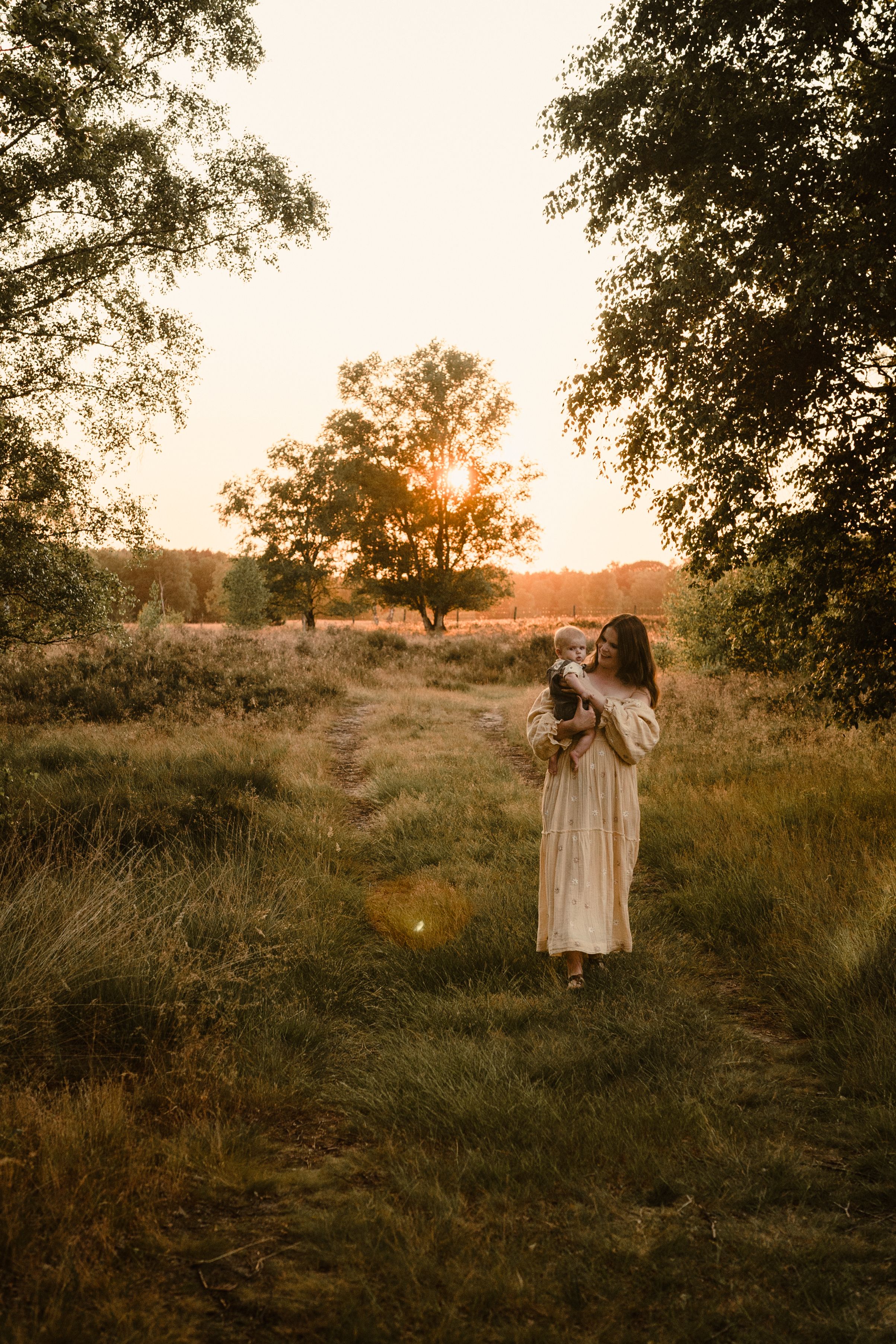 Motherhood fotografie in Geldrop en omgeving Eindhoven – een fotograaf die je op je gemak stelt.