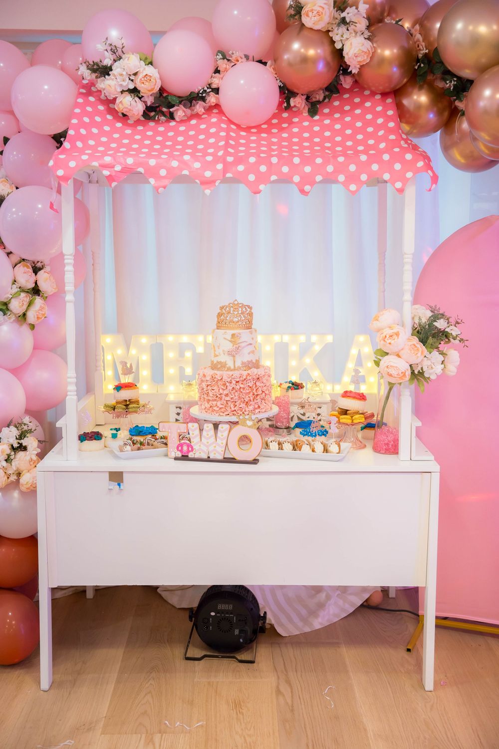 GTA-based photographer specializing in weddings, events, and real, meaningful moments.