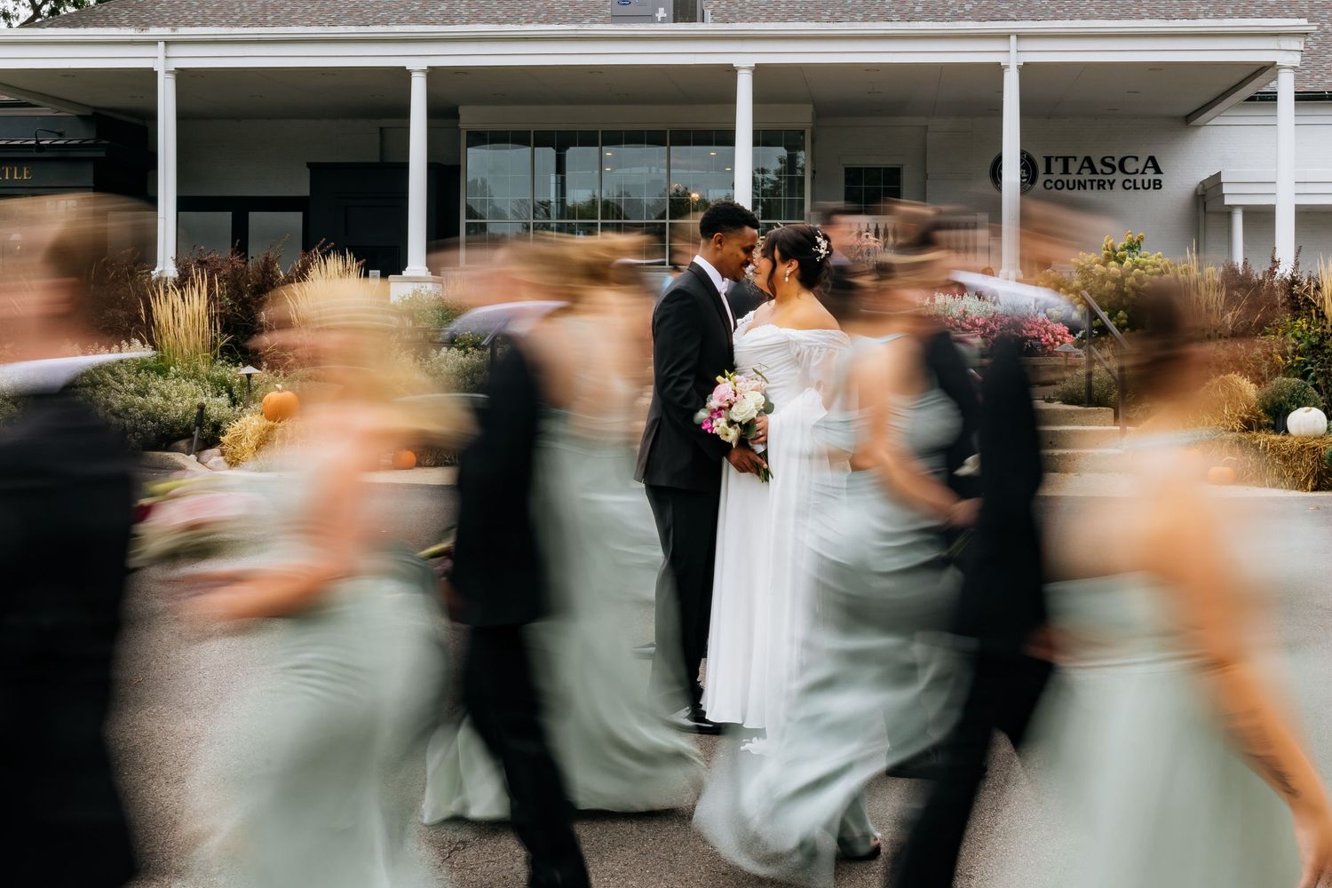 Professional Wedding Photographer located in Minooka, Plainfield, Naperville, Joliet, Lockport, Batavia, Warrenville, Illinois.