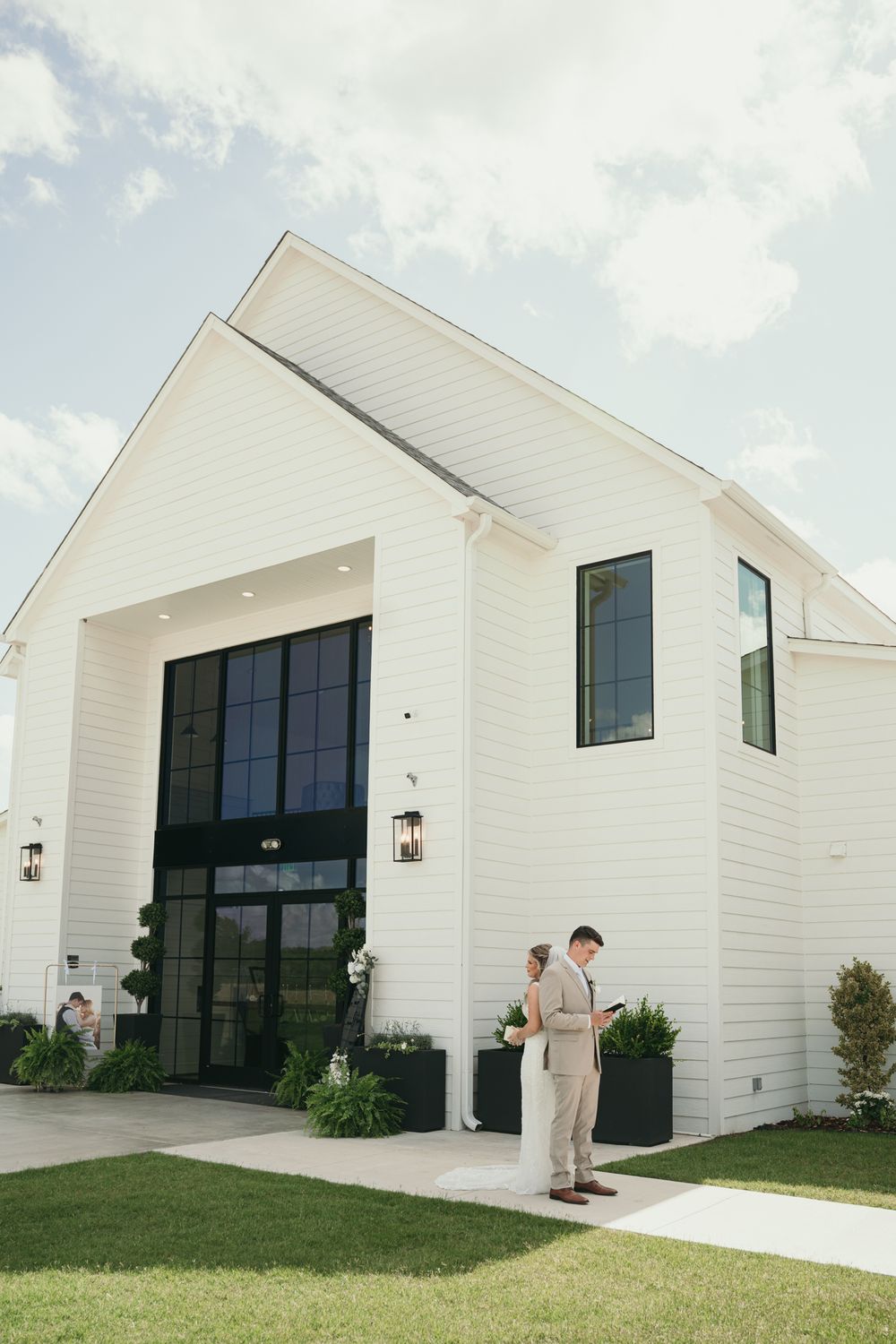 Blue Stem Manor 
Wedding photographer
Wedding videographer
photo and video
Oklahoma photographer and videographer
Oklahoma weddings