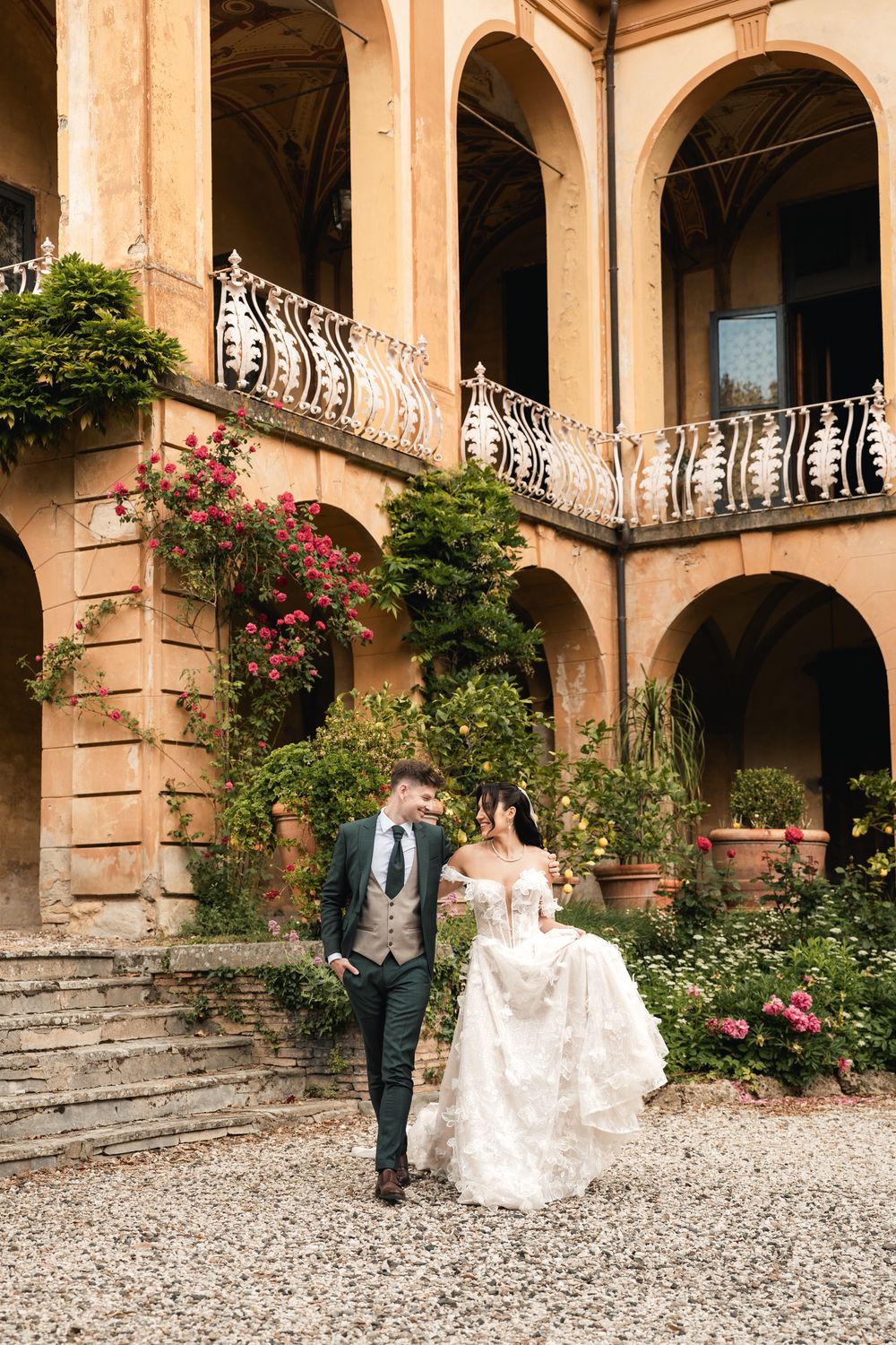 Pozowana sesja poślubna pełna emocji i elegancji, Villa di Striano, Toskania, fotograf ślubny za granicą, luxury vibe.