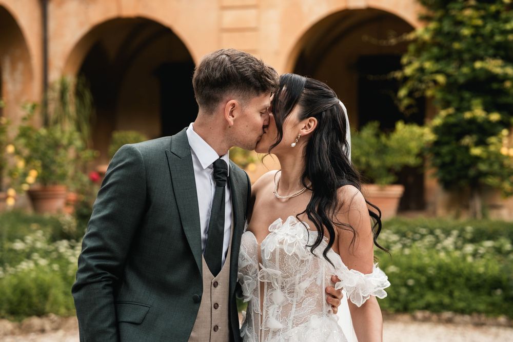 elegancka sesja poślubna w ogrodach Villa di Striano, Toskania, pełna emocji, fotograf ślubny za granicą.