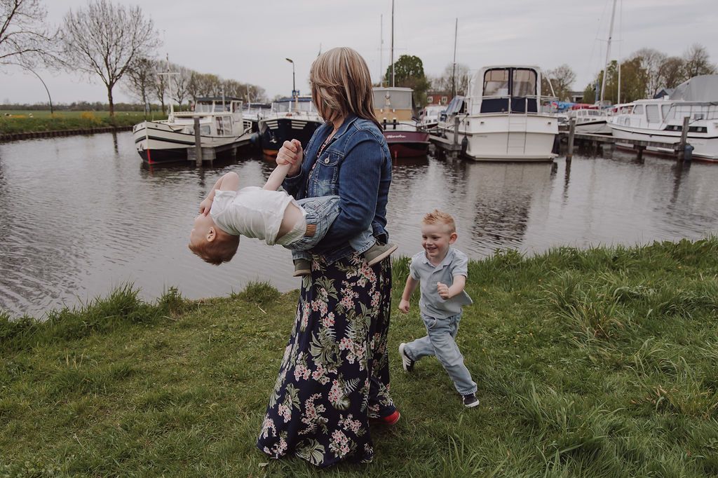 Grandmother playing with grandkids during family photography session in Woerden, Utrecht