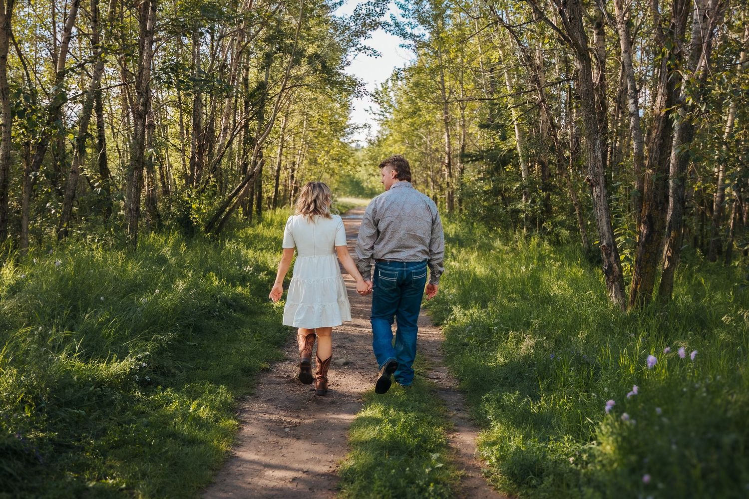 Terwillegar park, rundle park, photo spots in edmonton, engagement pictures, maternity photographer, family photoshoot, wedding pictures
