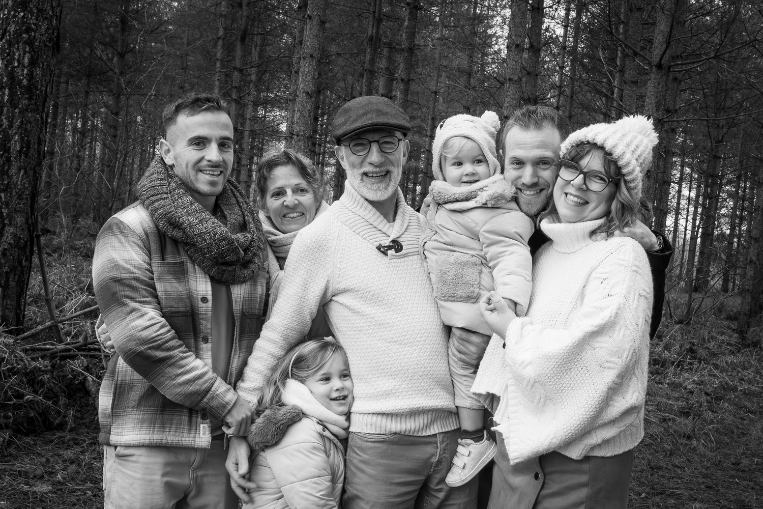 Séance photo famille dans la forêt