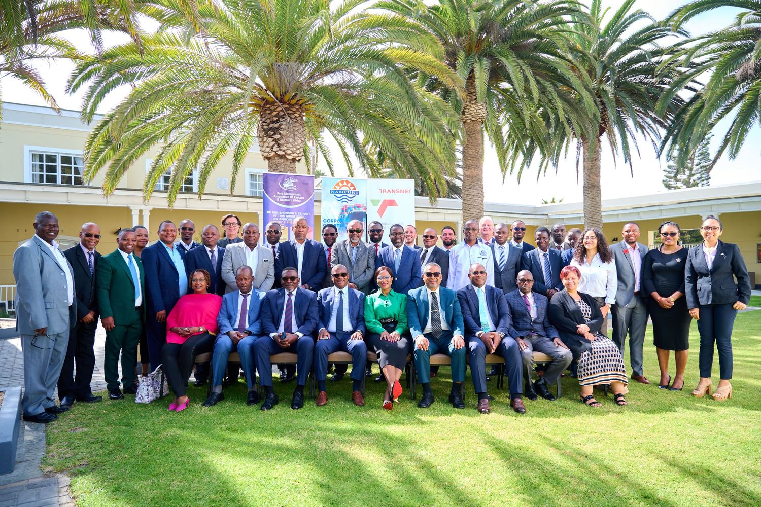 a conference photo of all the attendees