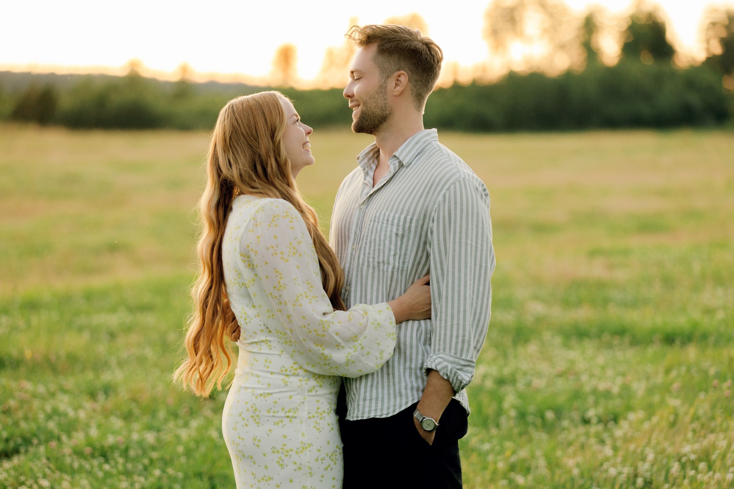 Parfotografering med Martina och Sebastian i Borgvik utanför Karlstad. Fotograf Rebecca Nordin.