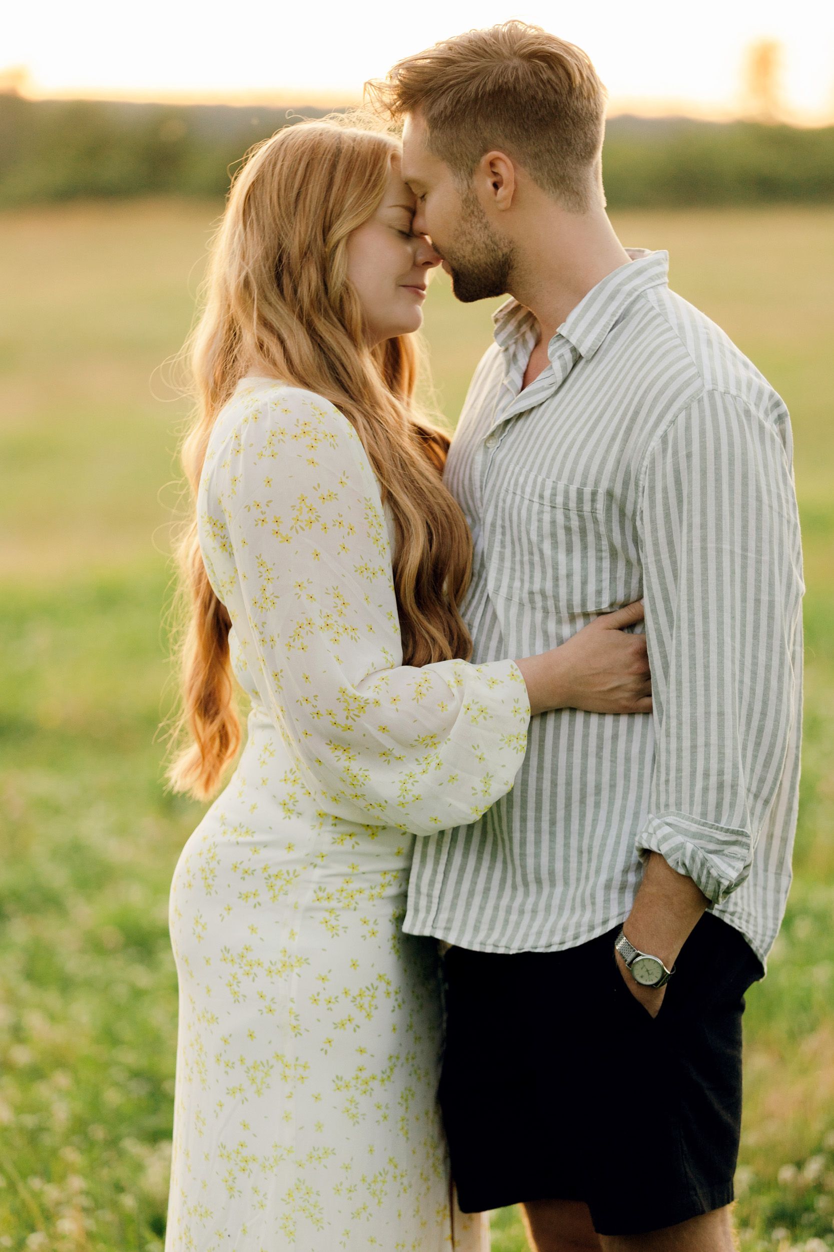 Parfotografering med Martina och Sebastian i Borgvik utanför Karlstad. Fotograf Rebecca Nordin.