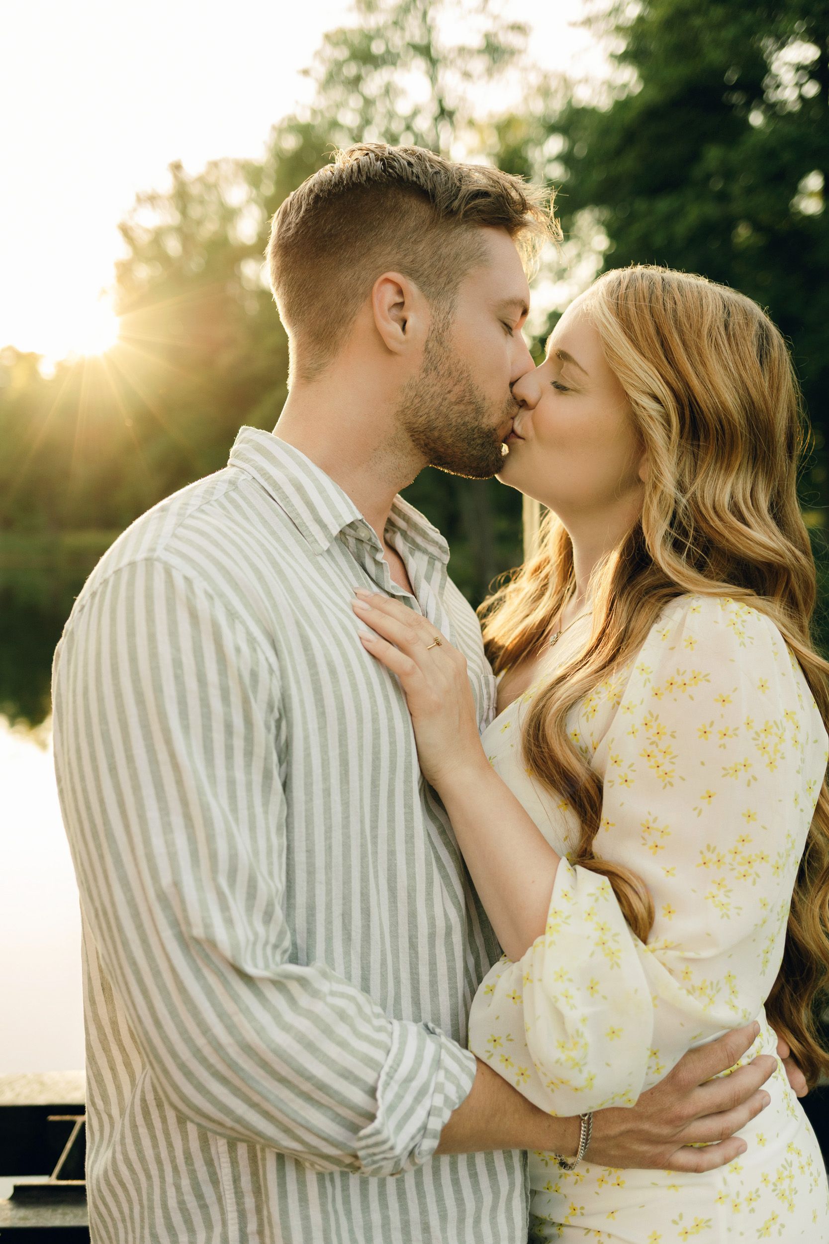 Parfotografering med Martina och Sebastian i Borgvik utanför Karlstad. Fotograf Rebecca Nordin.