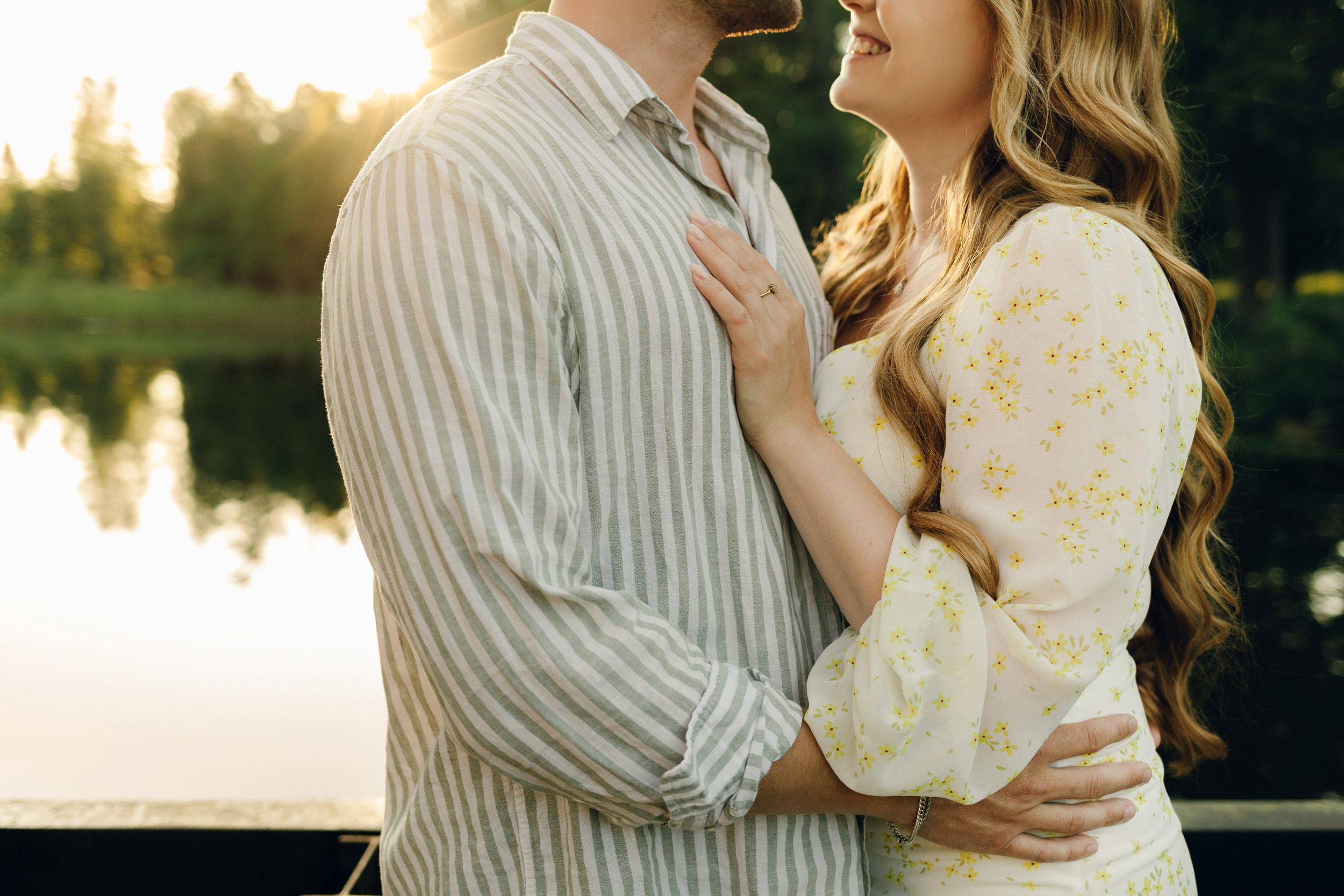 Parfotografering med Martina och Sebastian i Borgvik utanför Karlstad. Fotograf Rebecca Nordin.