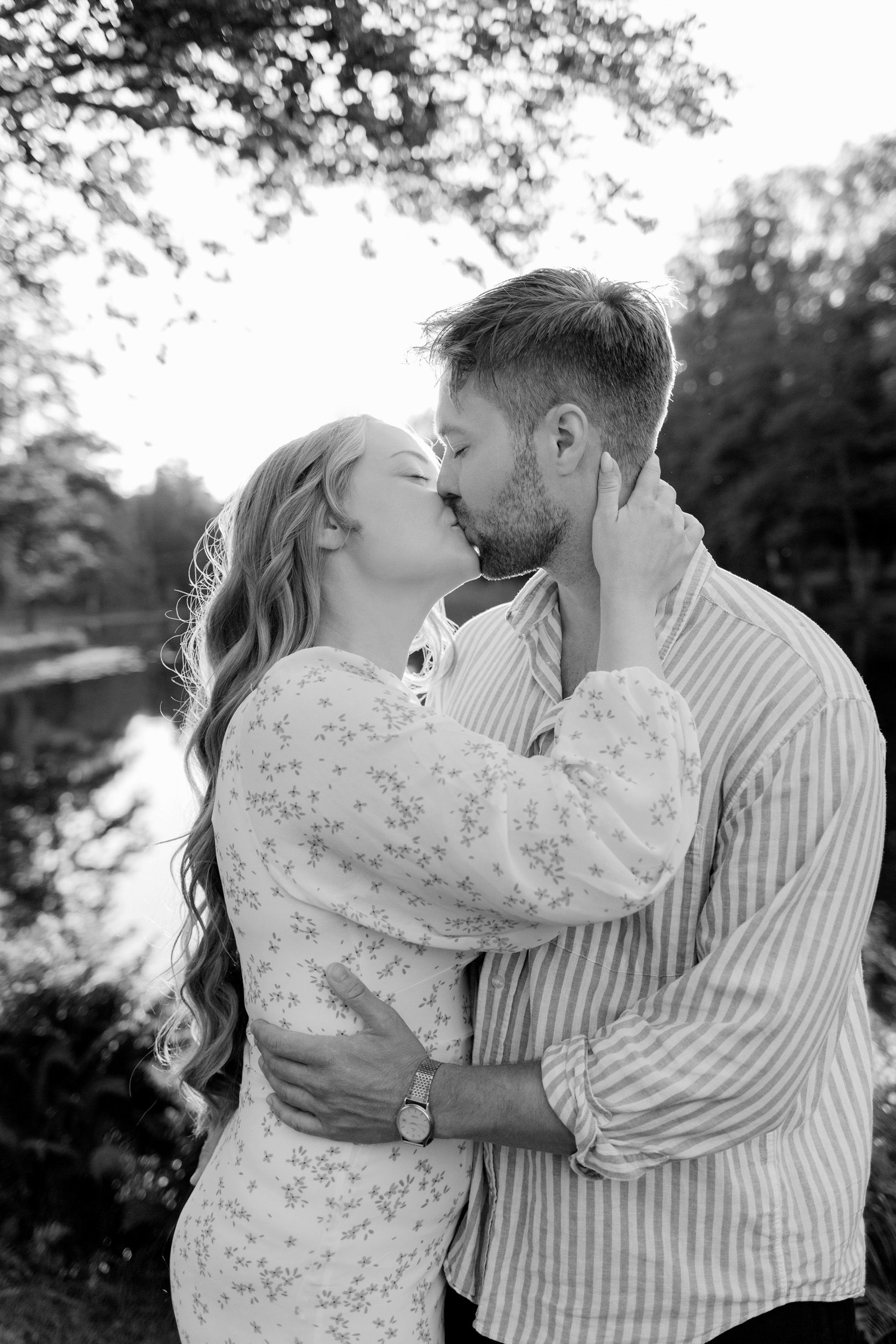 Parfotografering med Martina och Sebastian i Borgvik utanför Karlstad. Fotograf Rebecca Nordin.