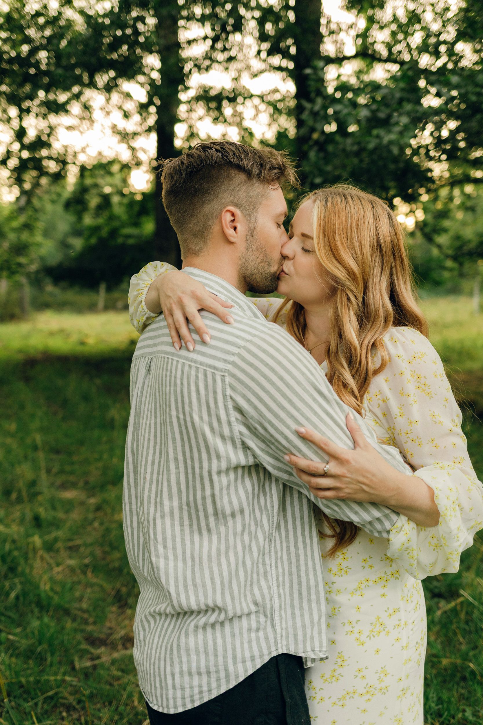 Parfotografering med Martina och Sebastian i Borgvik utanför Karlstad. Fotograf Rebecca Nordin.