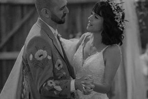 Romantic black and white wedding portraits showing tender moments between the newlyweds.