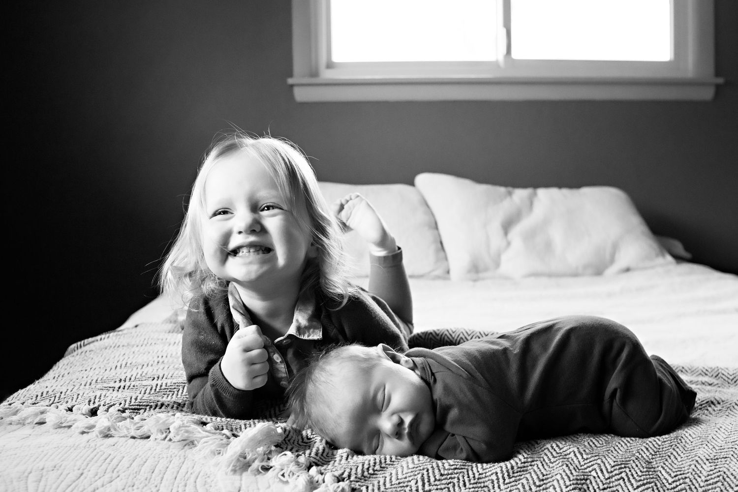 lifestyle in home family and newborn photos