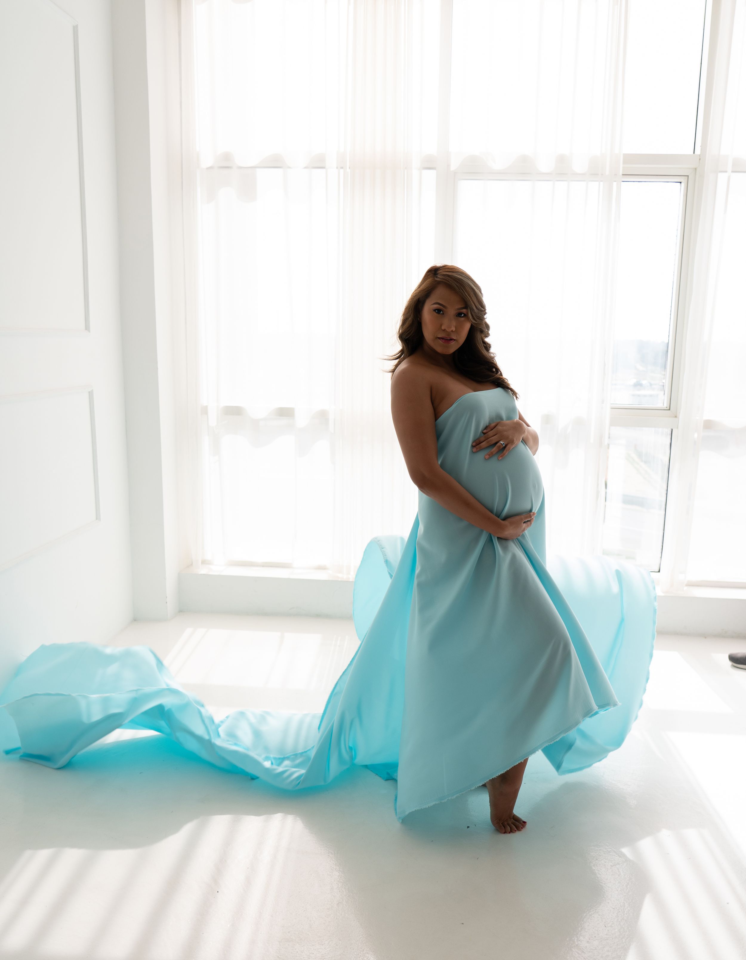 Experience the most elegant maternity photoshoot in Dubai with MohaStudio.
the best maternity photography experiences in Dubai and the UAE