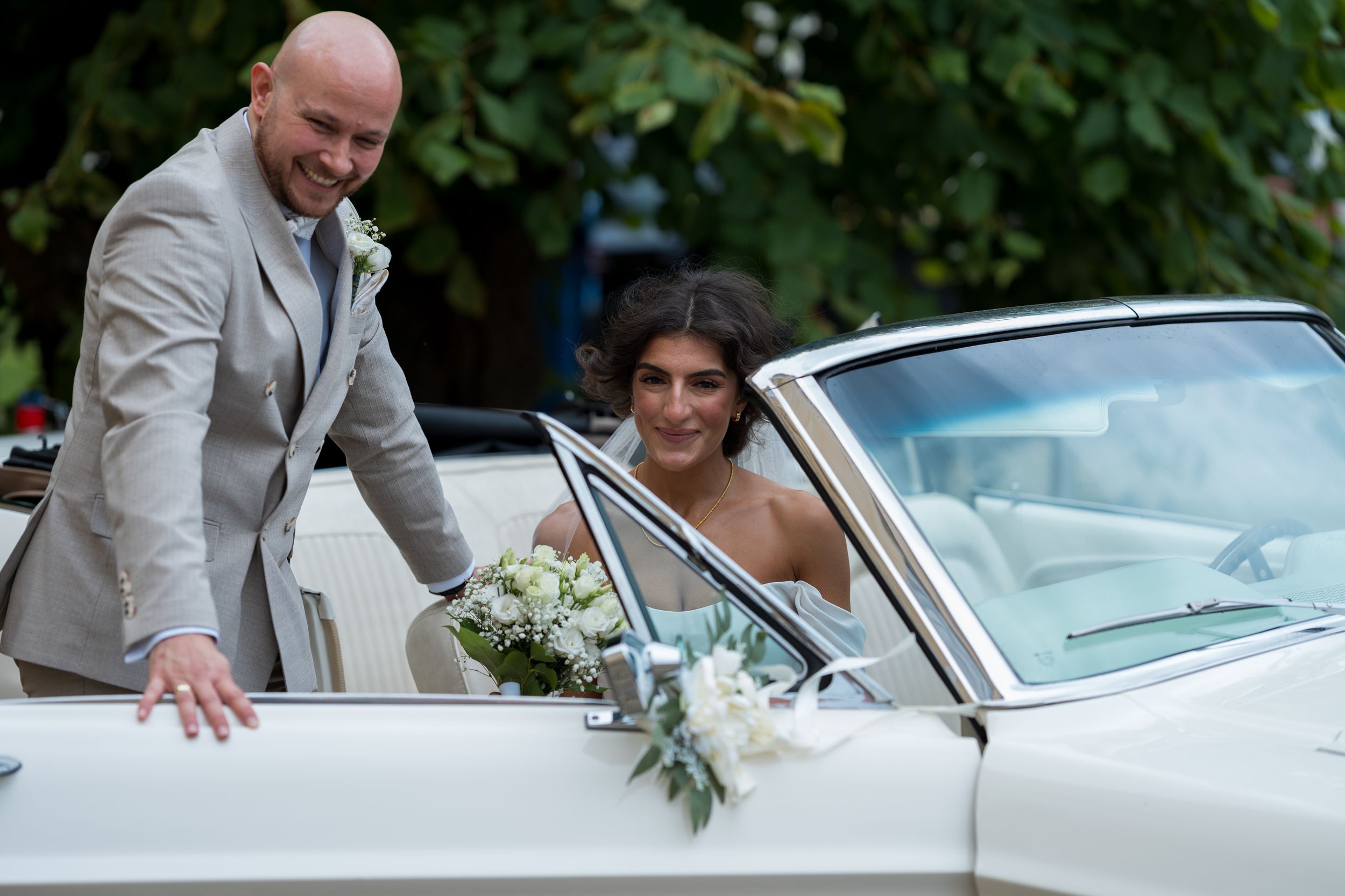 Brautpaar Shooting mit Old timer Hochzeitsfoto berlin