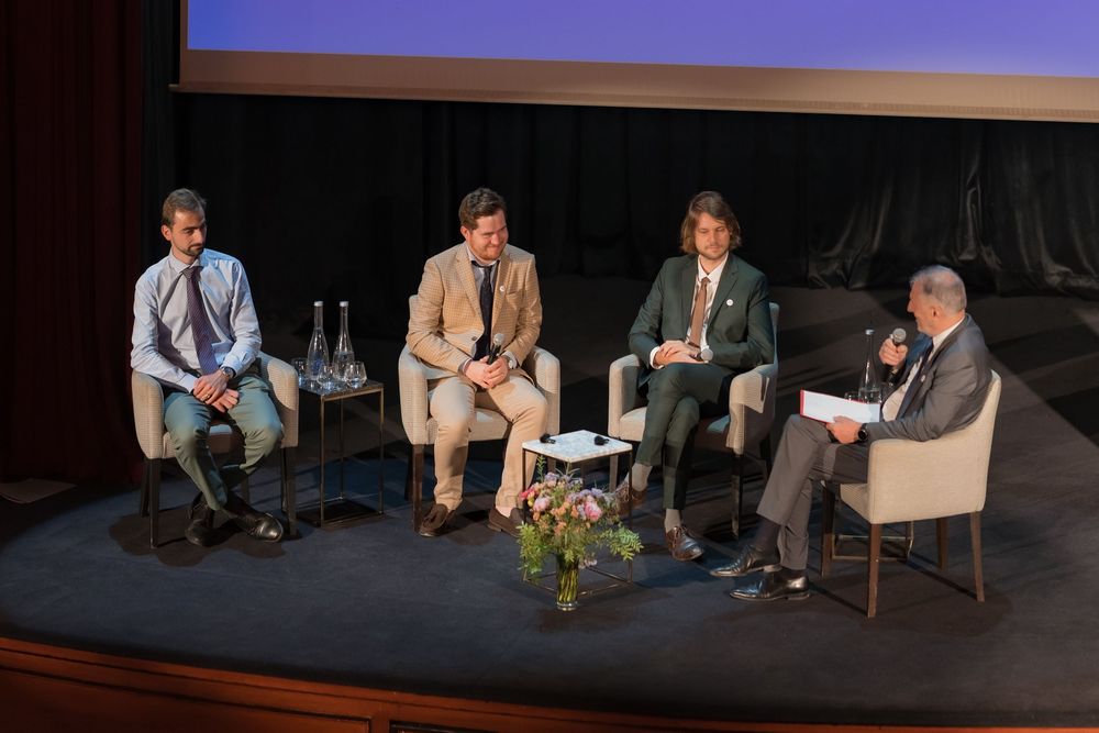 Echange autour d'un thème lors d'un séminaire d'entreprise