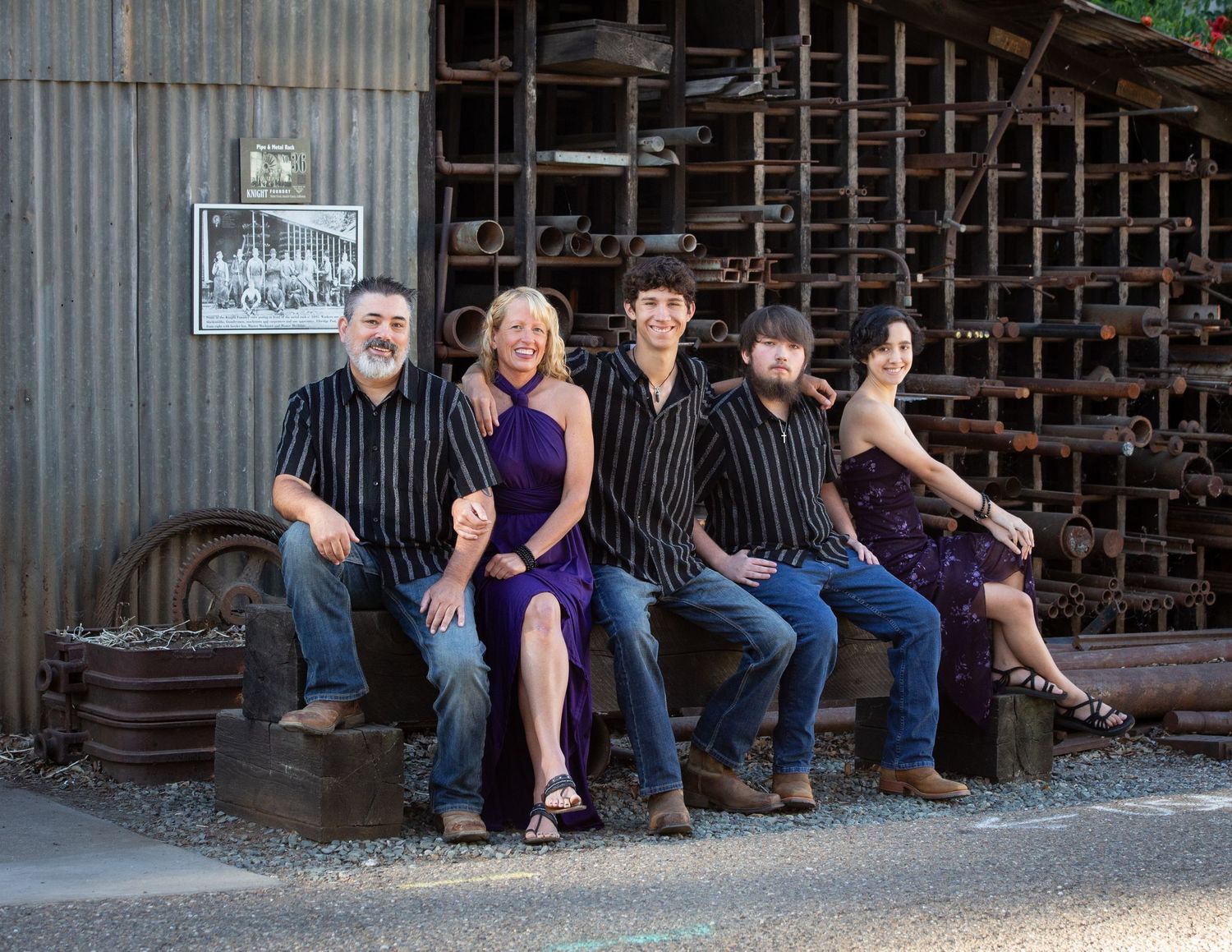 Gunnii Sack Photography, Sutter Creek CA, Creek Photoshoot, Fall Photos