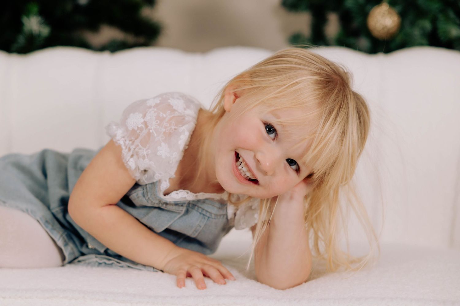 Christmas Minis Photo shoot with photographer Autumn Case with DreamStudios LLC at 2008 N. Holland Sylvania rd.