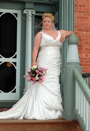 Bridal Portrait taken at the Fort Chiswell Mansion in Fort Chiswell, Va.