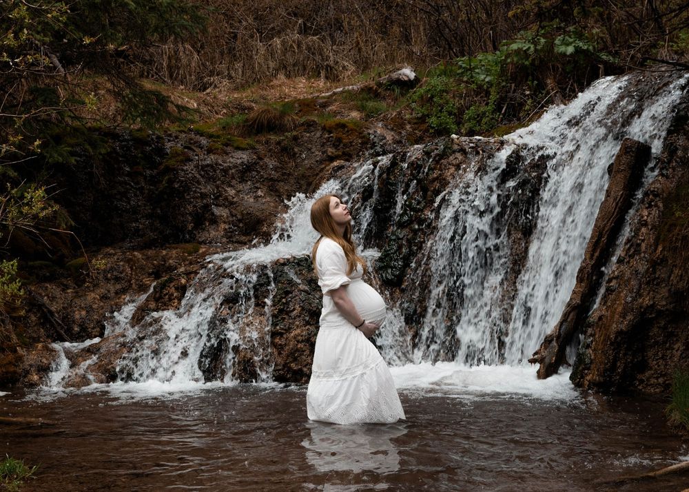 Edmonton Maternity Photographer / Edmonton Photographer / Award Winning Photographer / Published Photographer