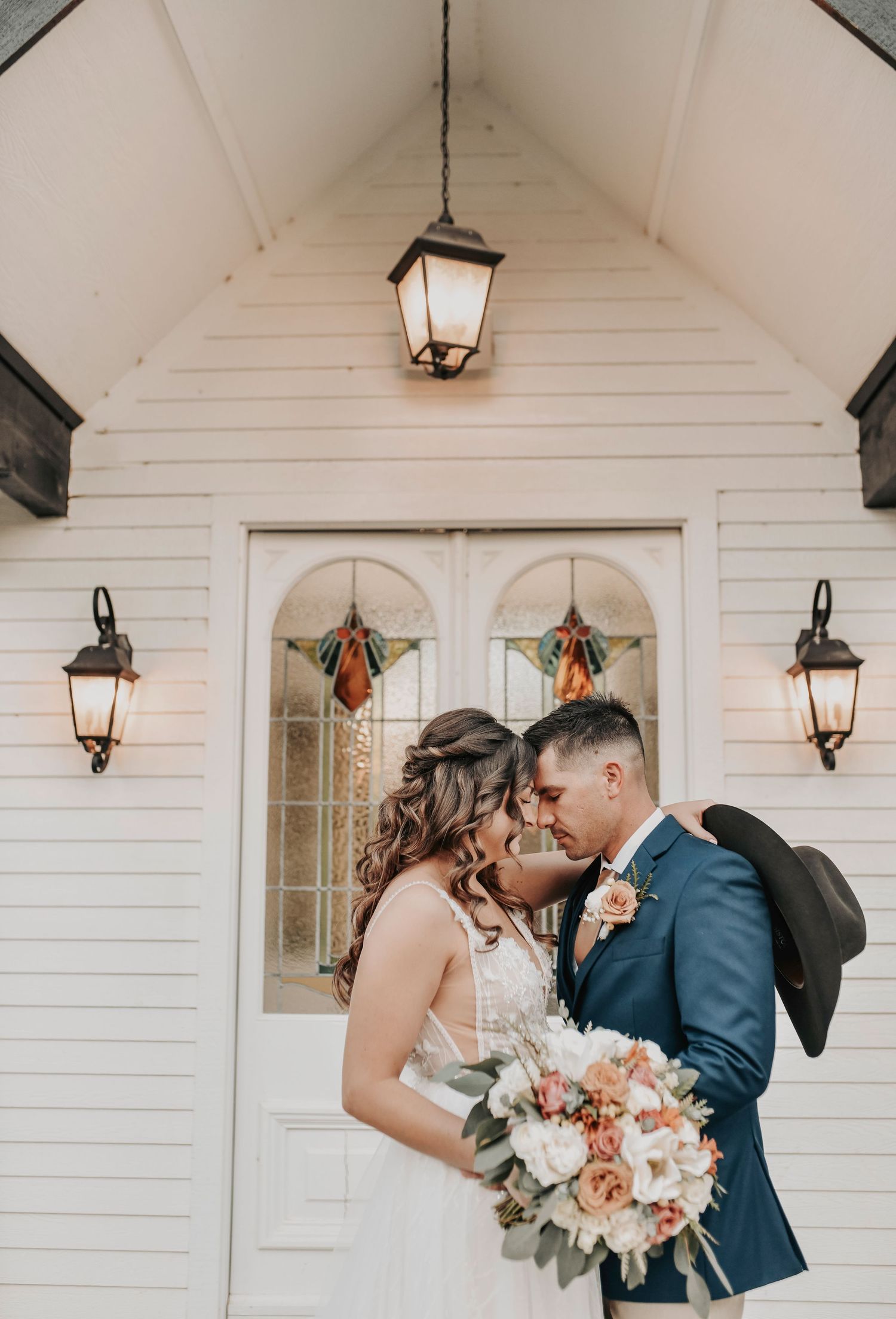 Countryside sunset wedding photos at The Barn at Paradise