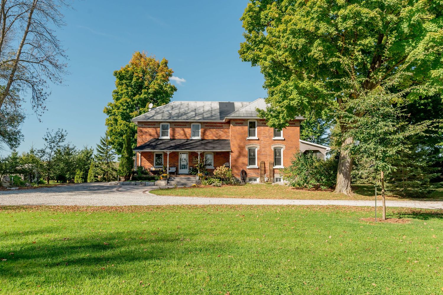 Real estate photography near me, Barrie, Richmond Hill, Newmarket, Orillia, Drone, 3D iGuide Tour, Floor plan