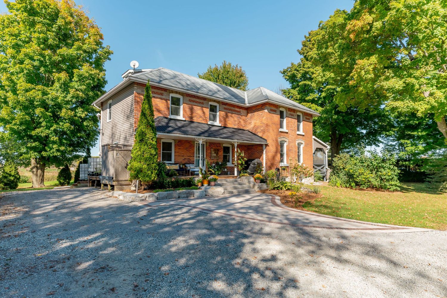 Real estate photography near me, Barrie, Richmond Hill, Newmarket, Orillia, Drone, 3D iGuide Tour, Floor plan