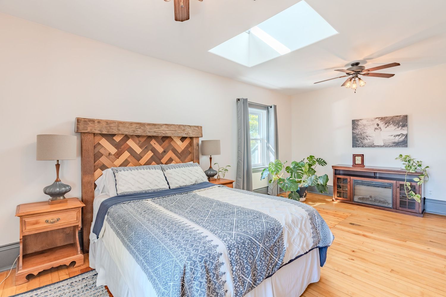 Real estate photography services, Barrie, Richmond Hill, Orillia, Drone, 3D iGuide Tour, Floor plan,