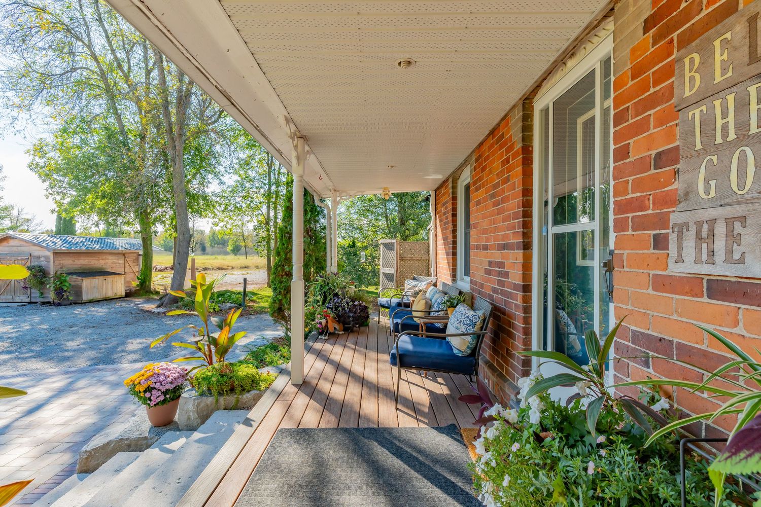 Real estate photography near me, Barrie, Richmond Hill, Newmarket, Orillia, Drone, 3D iGuide Tour, Floor plan