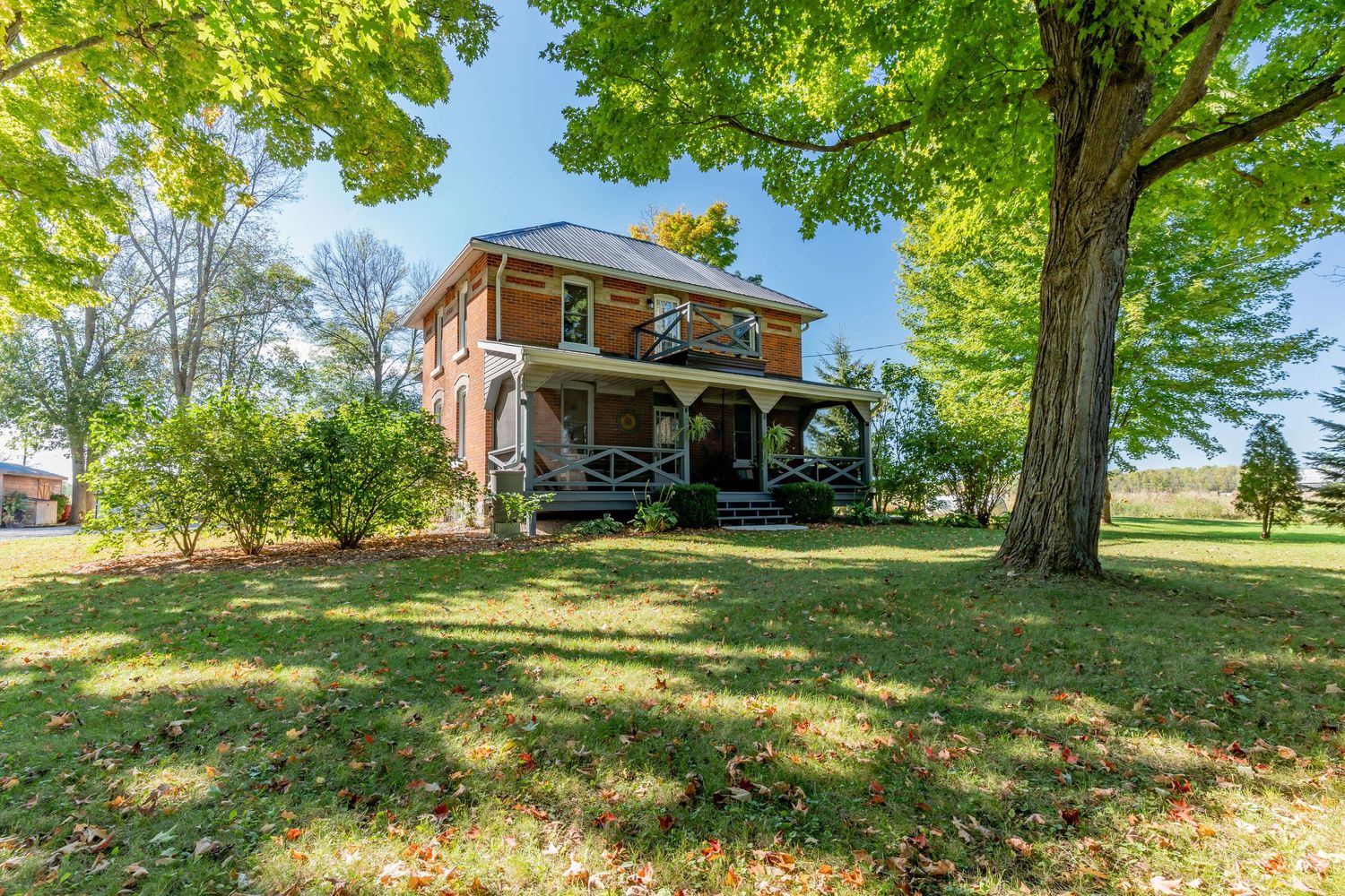 Real estate photography services, Barrie, Richmond Hill, Orillia, Drone, 3D iGuide Tour, Floor plan,