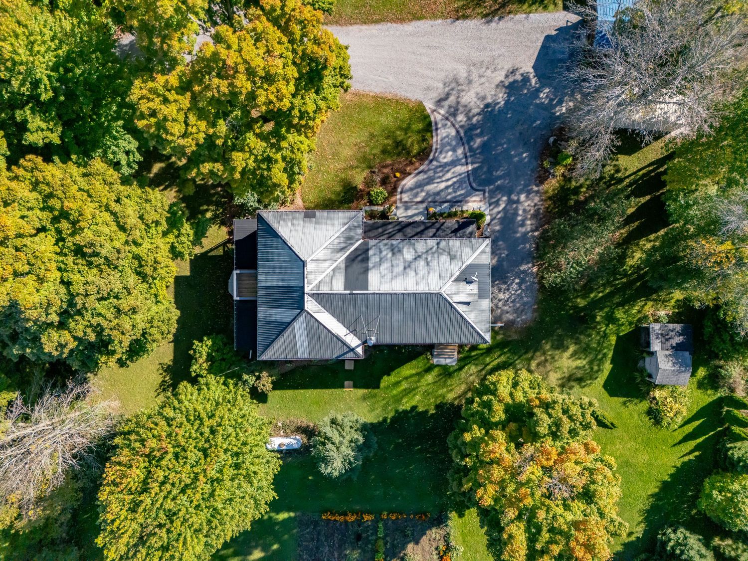 Real estate photography services, Barrie, Richmond Hill, Orillia, Drone, 3D iGuide Tour, Floor plan,